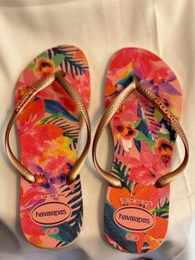Havaianas Tropical Floral Pink Orange Flip Flops with Metallic Gold Straps